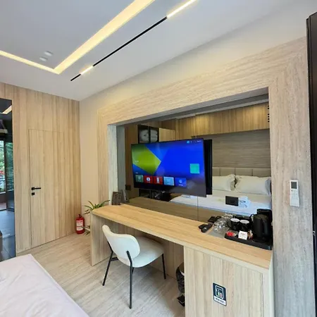 Adriatica Deluxe Durrës